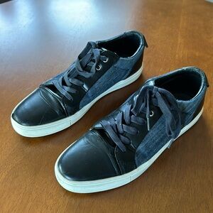 Great condition men’s GUESS sneakers; size 9.5 blue and black